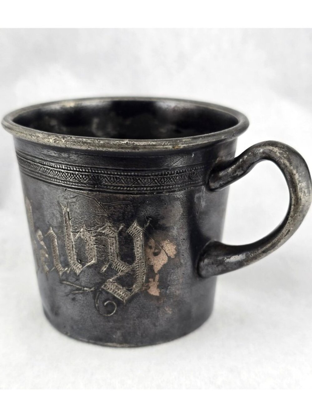 Antique Rockford Silverplate Co. Baby Cup Ornate Gothic Engraving Patina - Picture 3 of 15